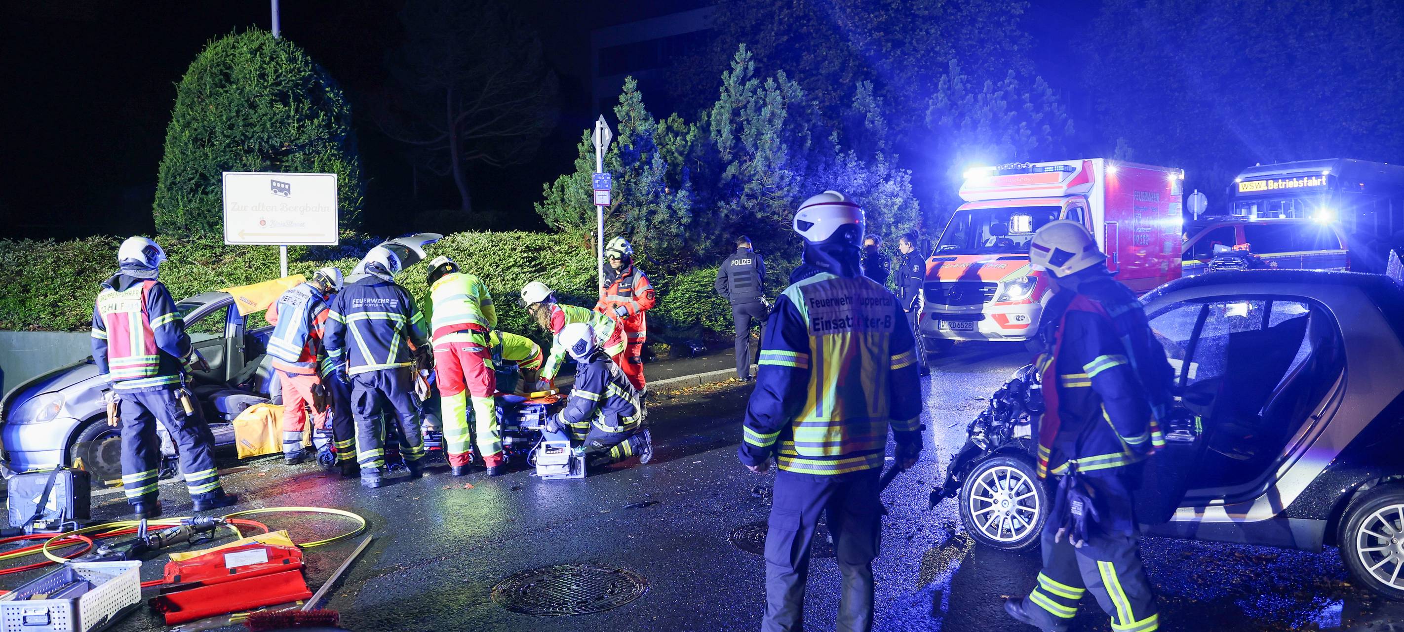 Unfall und eingeklemmte Person an der Wettinerstraße