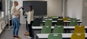 zu sehen ist ein Seminarraum der Uni in der alten Bundesbahndirektion