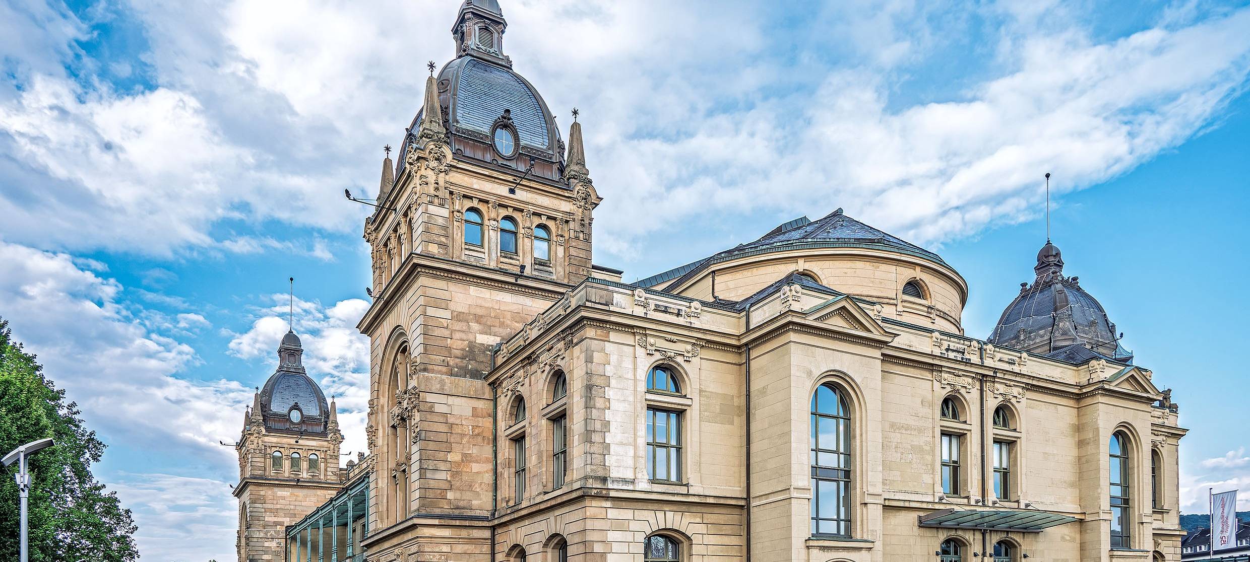 Stadthalle wird noch mehr eingerüstet