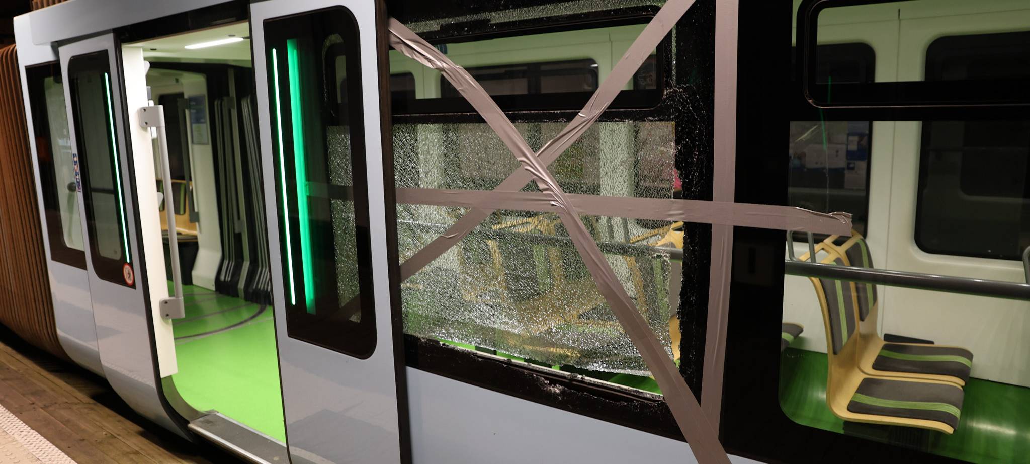 Steinewürfe auf Schwebebahnen: ein Tatverdächtiger