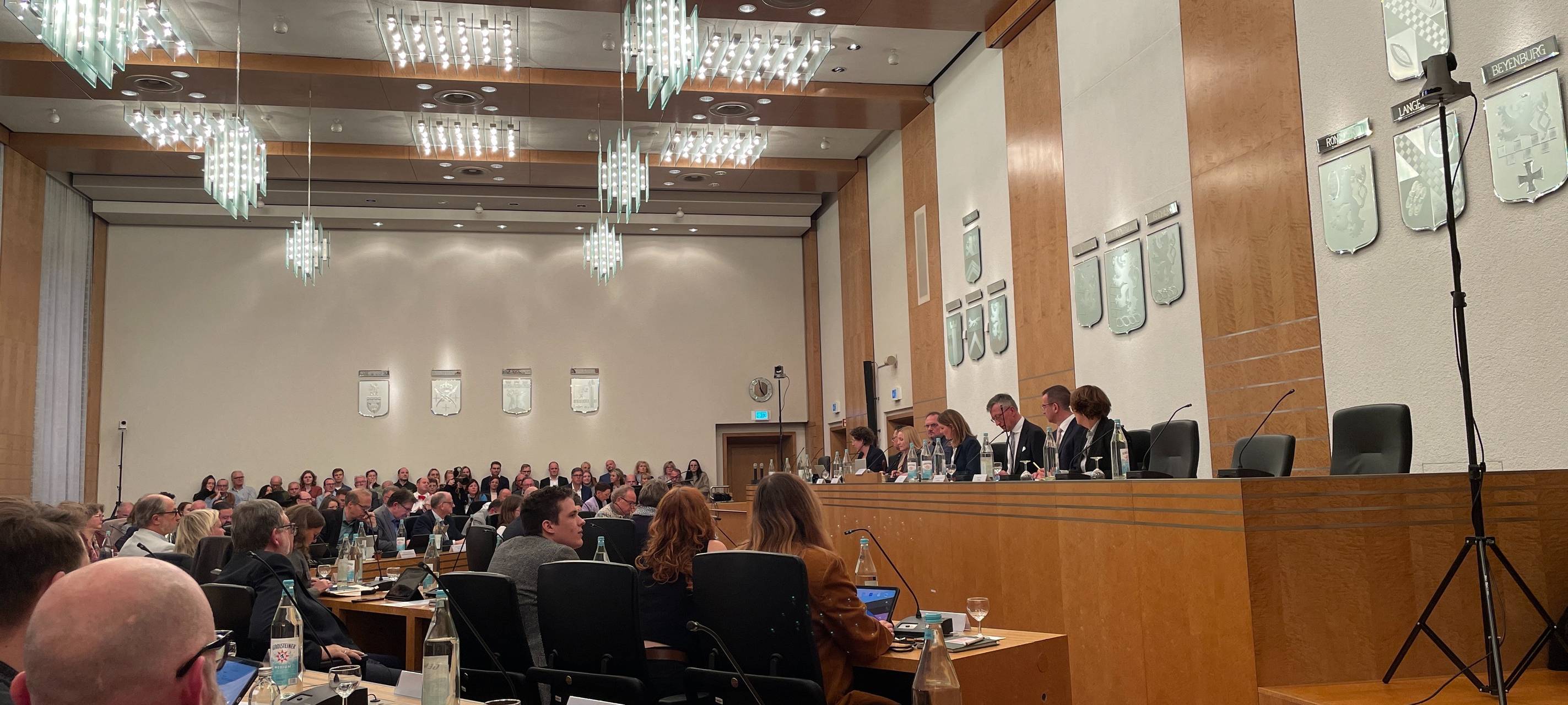 Neuer Stadtrat: Scherff als Oberbürgermeisterin eingeführt