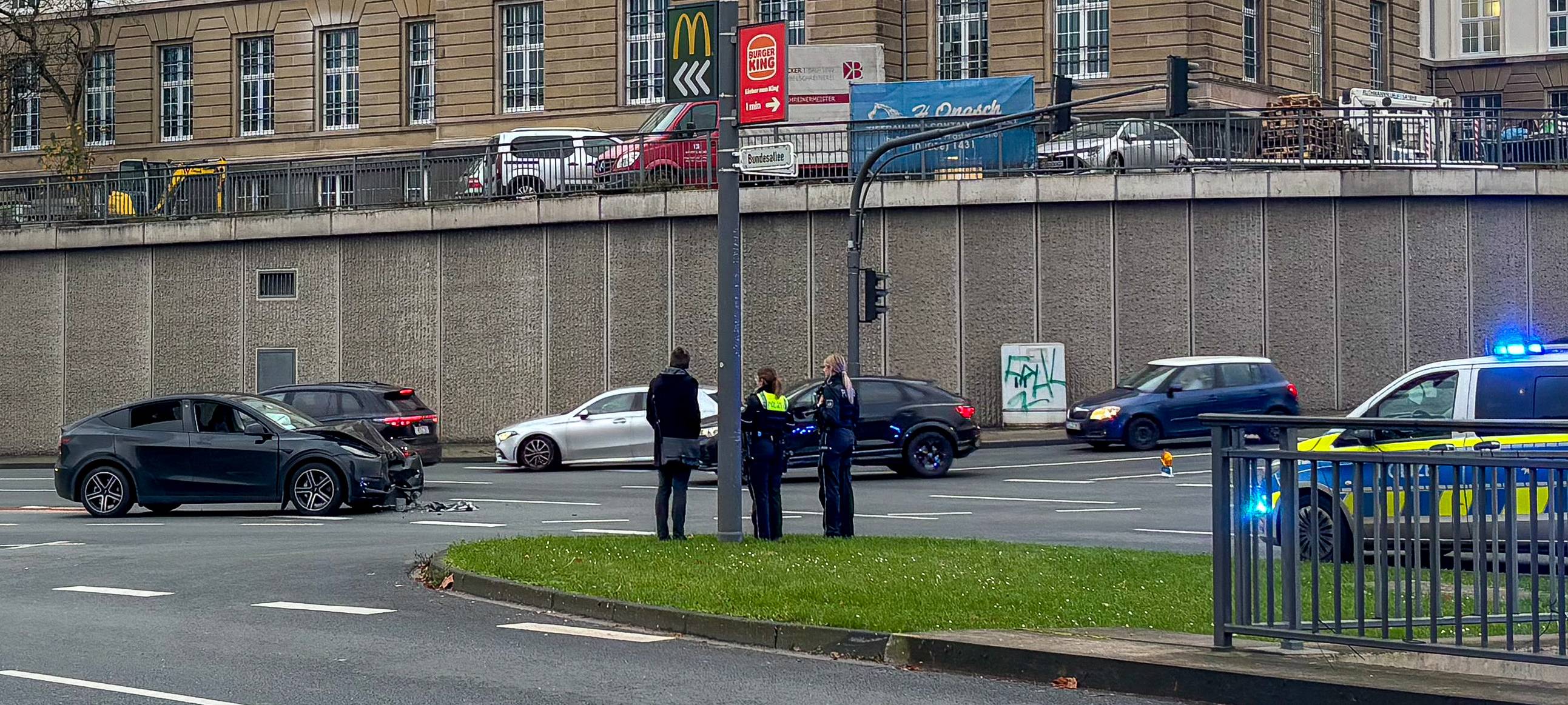 Autounfall beeinträchtigt Busverkehr am Döppersberg