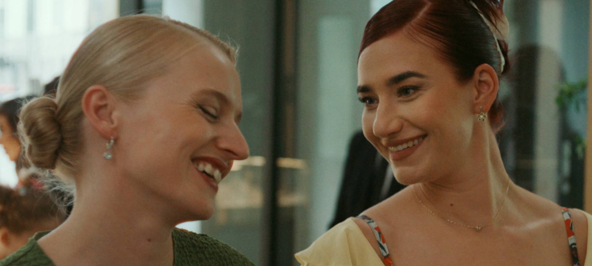 Tea hat eine gute Zeit mit Ashley.