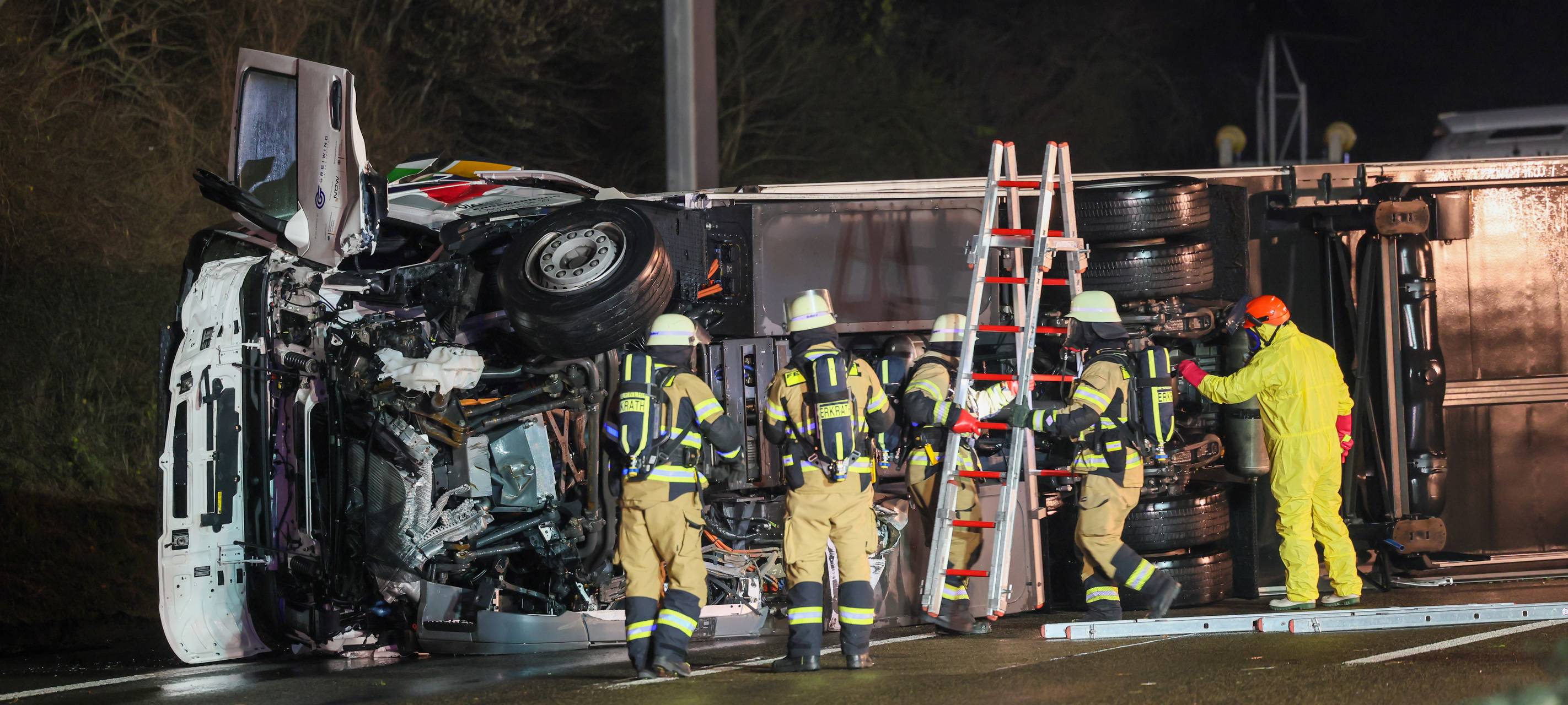 UPDATE zur A46-Vollsperrung nach Gefahrgut-Unfall