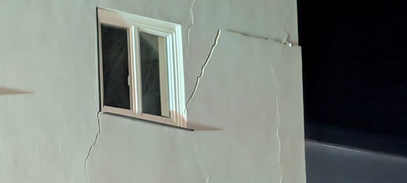 zu sehen ist ein einsturzgefährdetes Haus