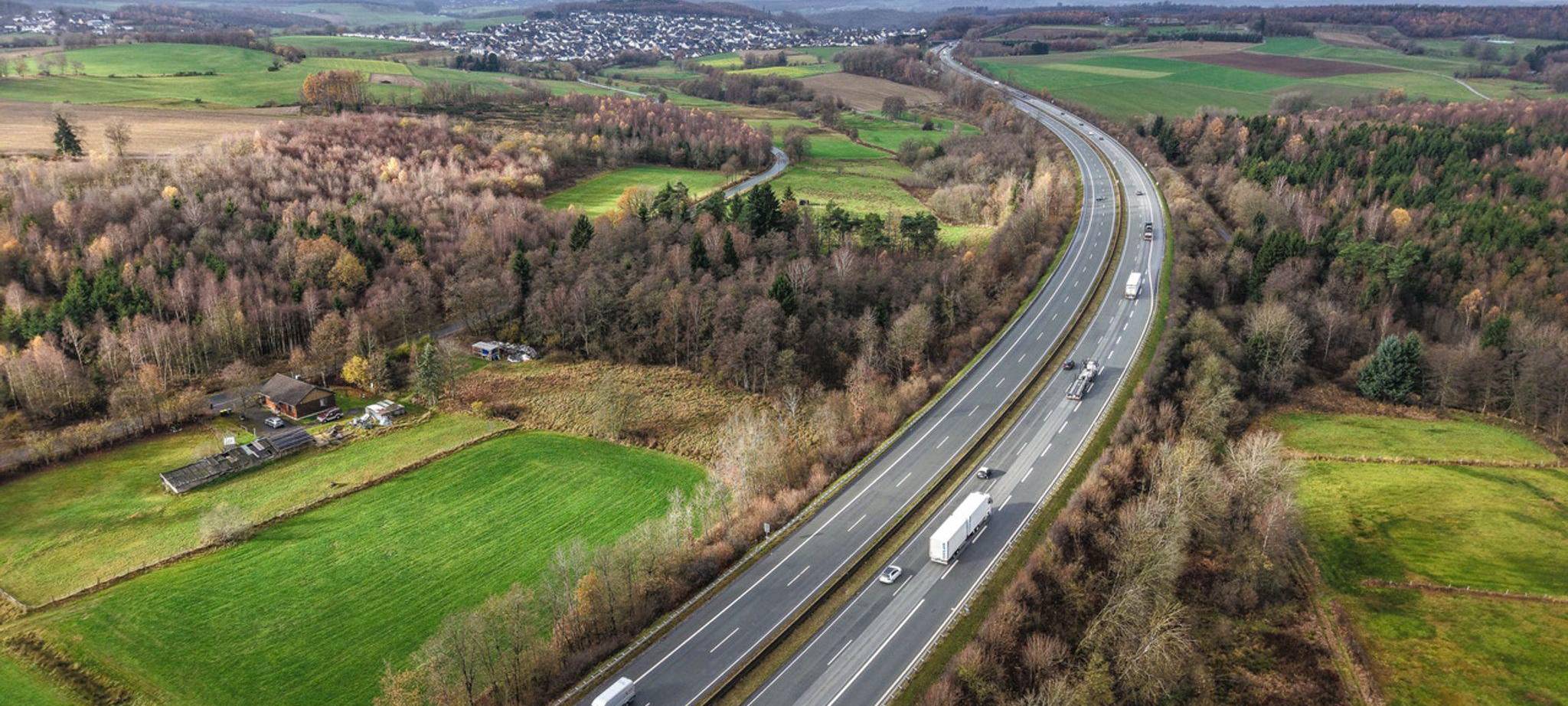 Körperteile auf Autobahn gefunden - Haftbefehl