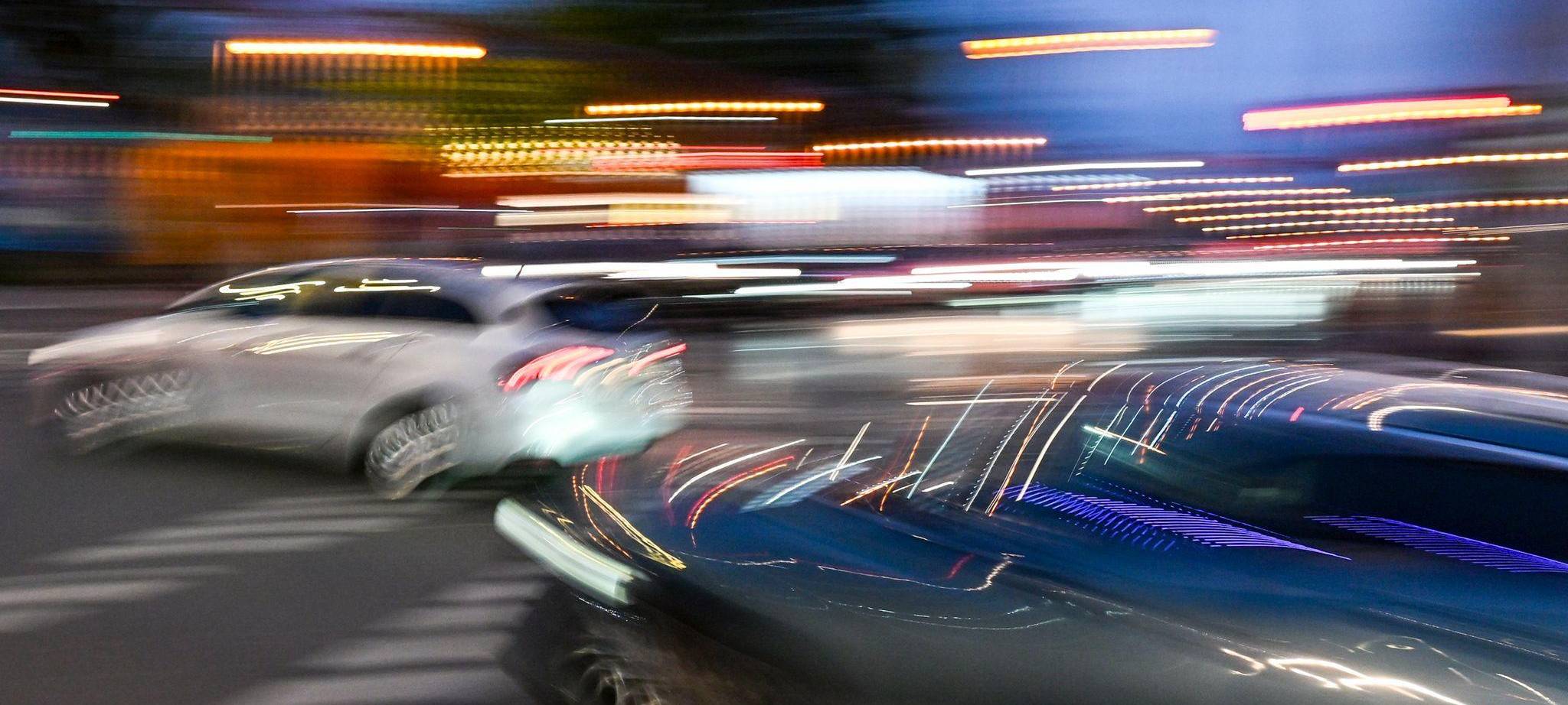 Verkehr auf einer Kreuzung