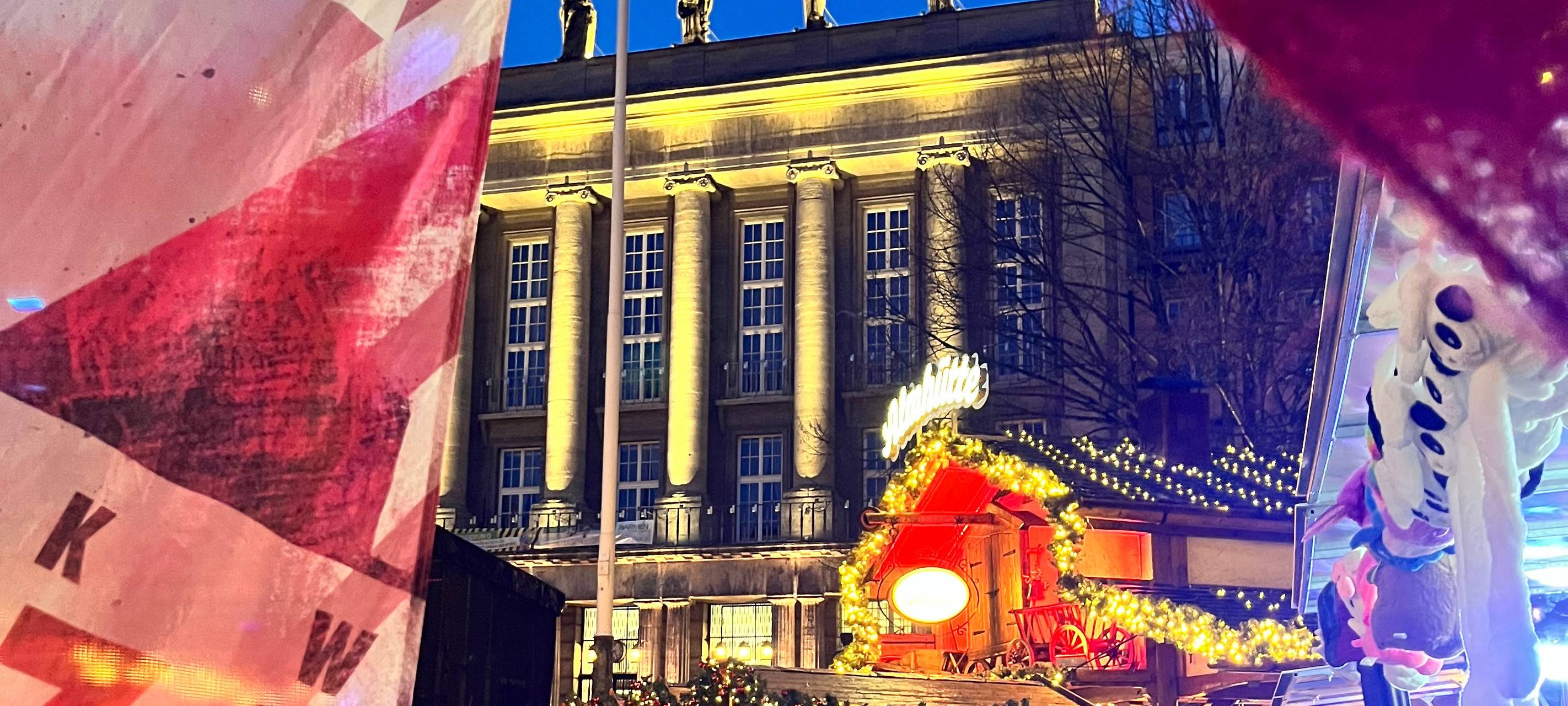 Großer Erfolg beim Weihnachtsbaumkugelverkauf in Barmen