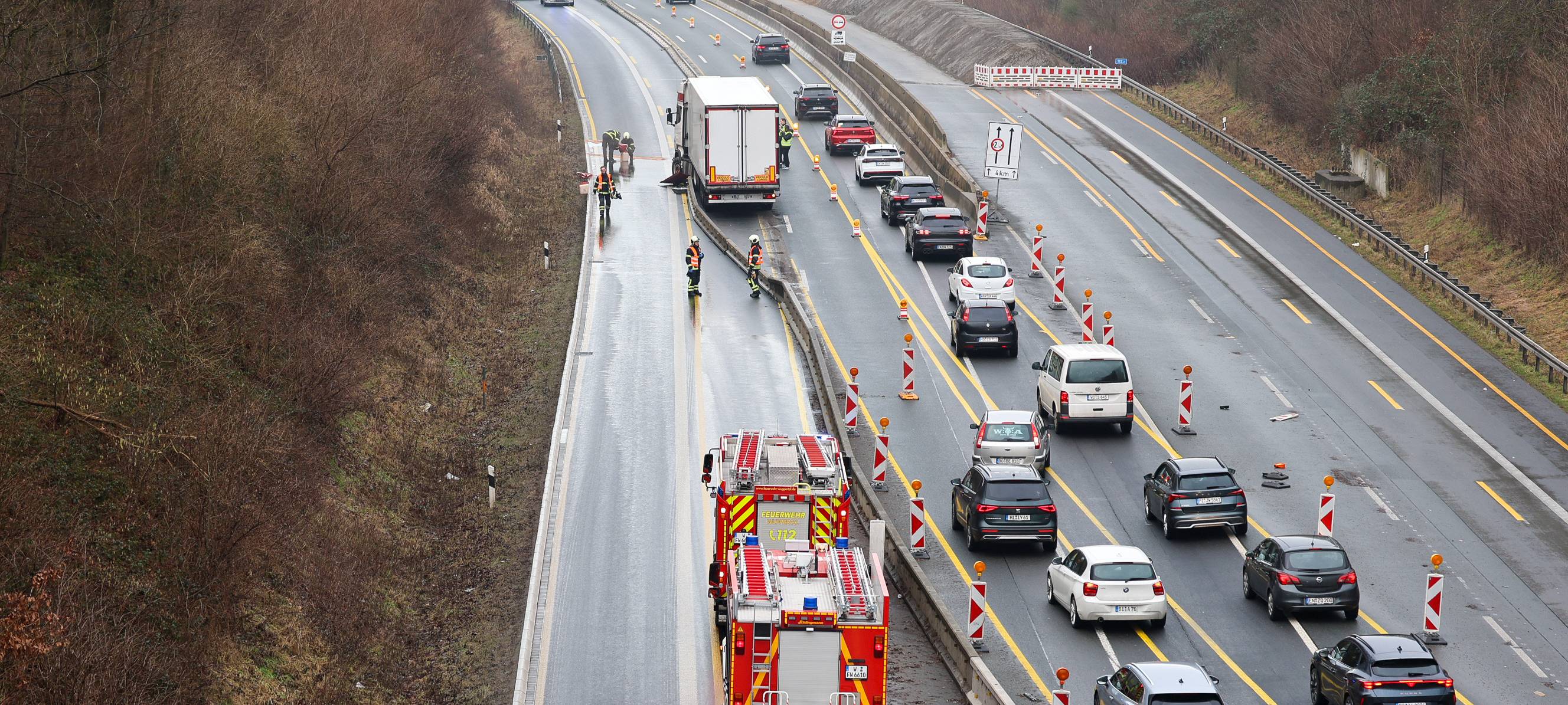 Lkw-Unfall auf der A46 sorgt für Sperrung