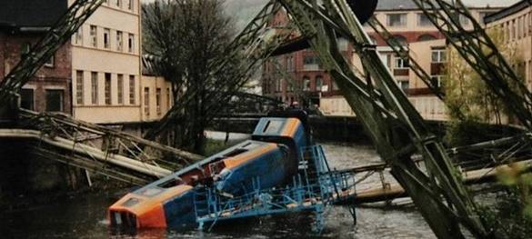 abgestürzte Schwebebahn