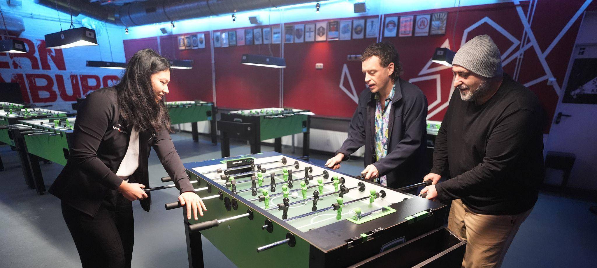 Kickern mit „Großstadtrevier“-Ensemble