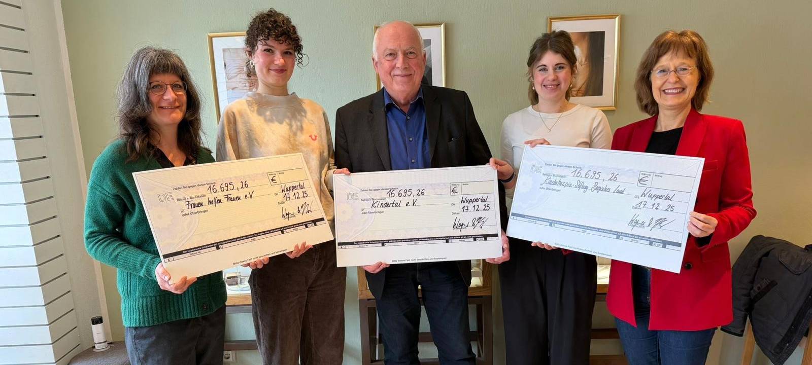 Fisch-Schmuck wird zum Spenden-Hit