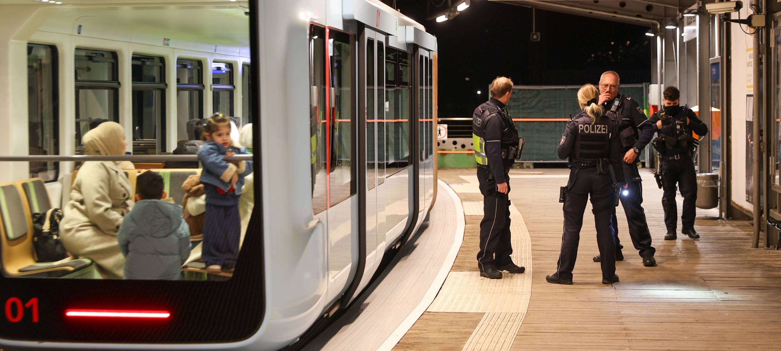 Schlägerei mit Holzlatten, Gürtel und Messer