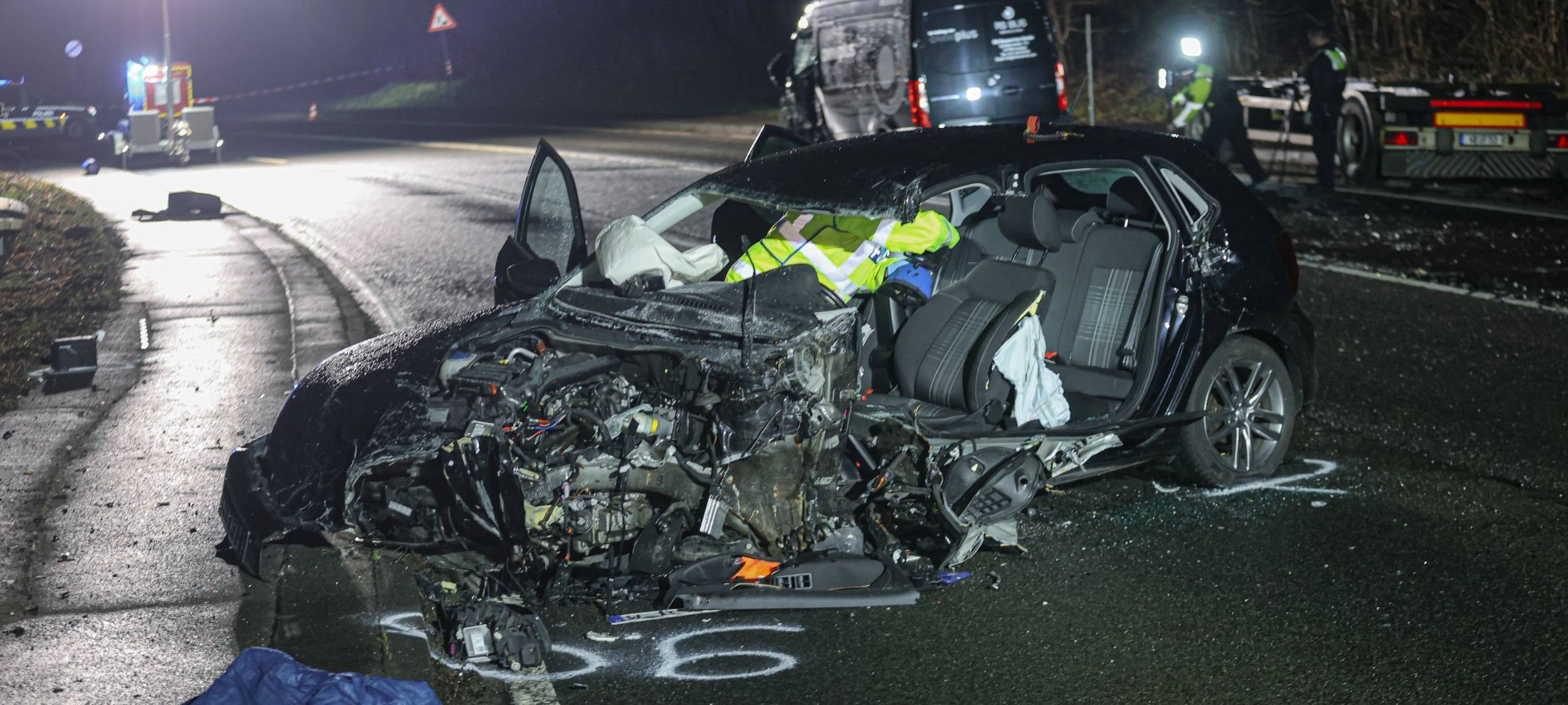 Frontalzusammenstoß und Schwerverletzte in Ronsdorf
