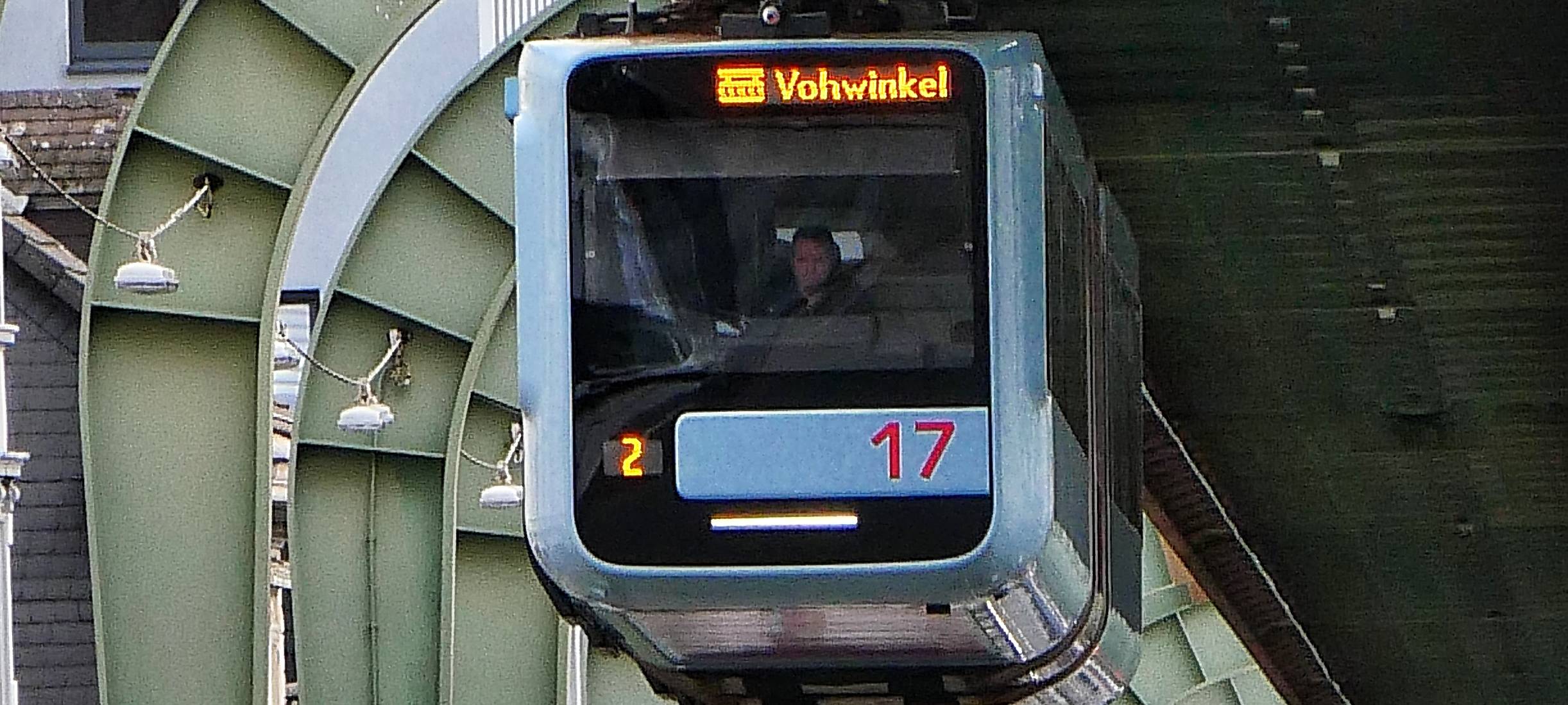 Arbeiten an Schwebebahnstation Varresbecker Straße