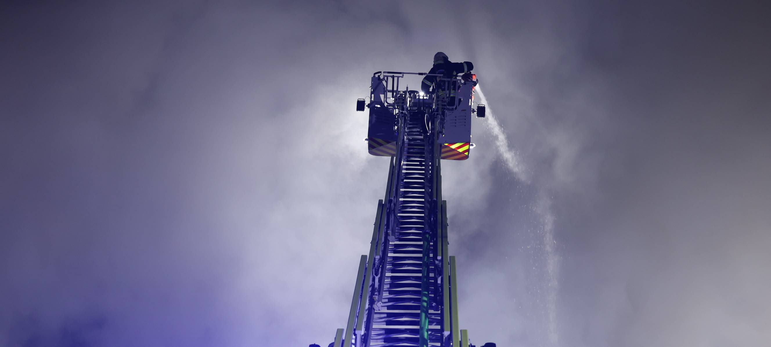 Großbrand am Schwabenweg: Brandgeruch im Stadtgebiet