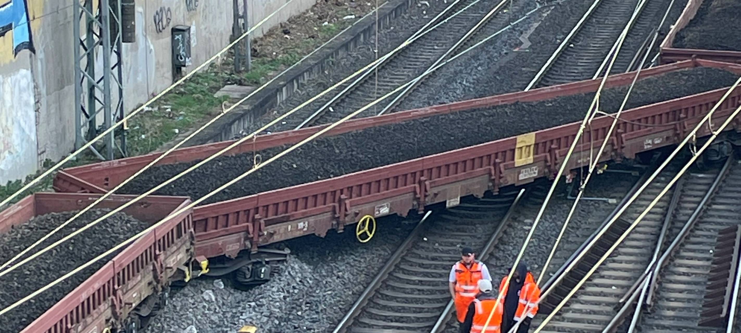 Entgleister Bauzug sorgt für Beeinträchtigungen