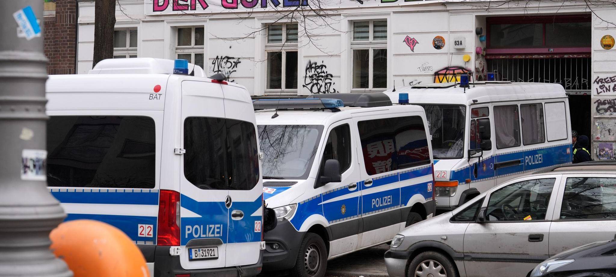 Razzia nach Anschlag auf Strommasten im September in Berlin