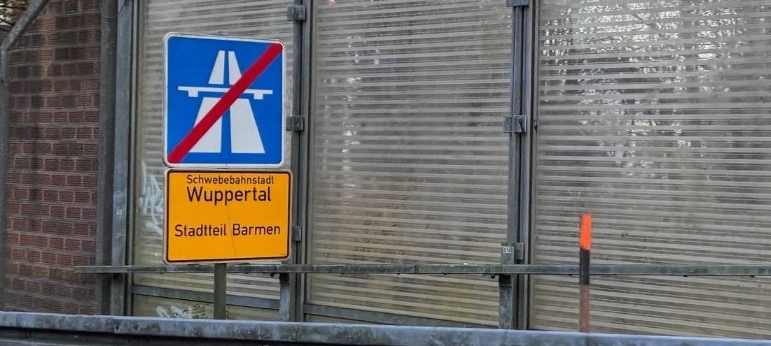 Stadt kümmert sich um "Schwebebahnstadt"-Aufkleber