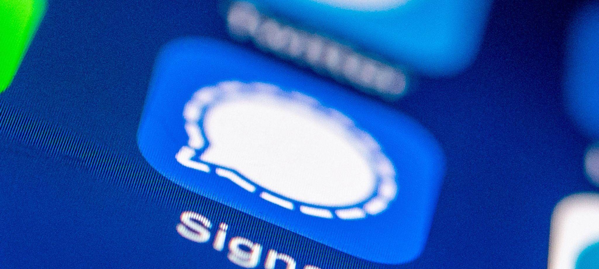 Das Logo des Messenger Dienstes Signal auf einem Smartphone