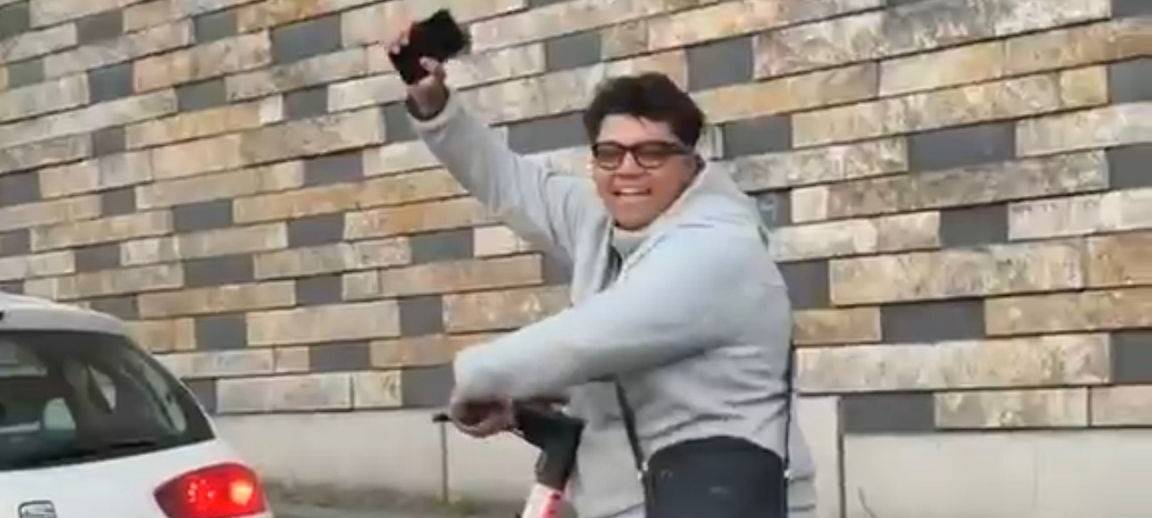 WM-Jubel auf dem E-Scooter: Wuppertaler geht viral