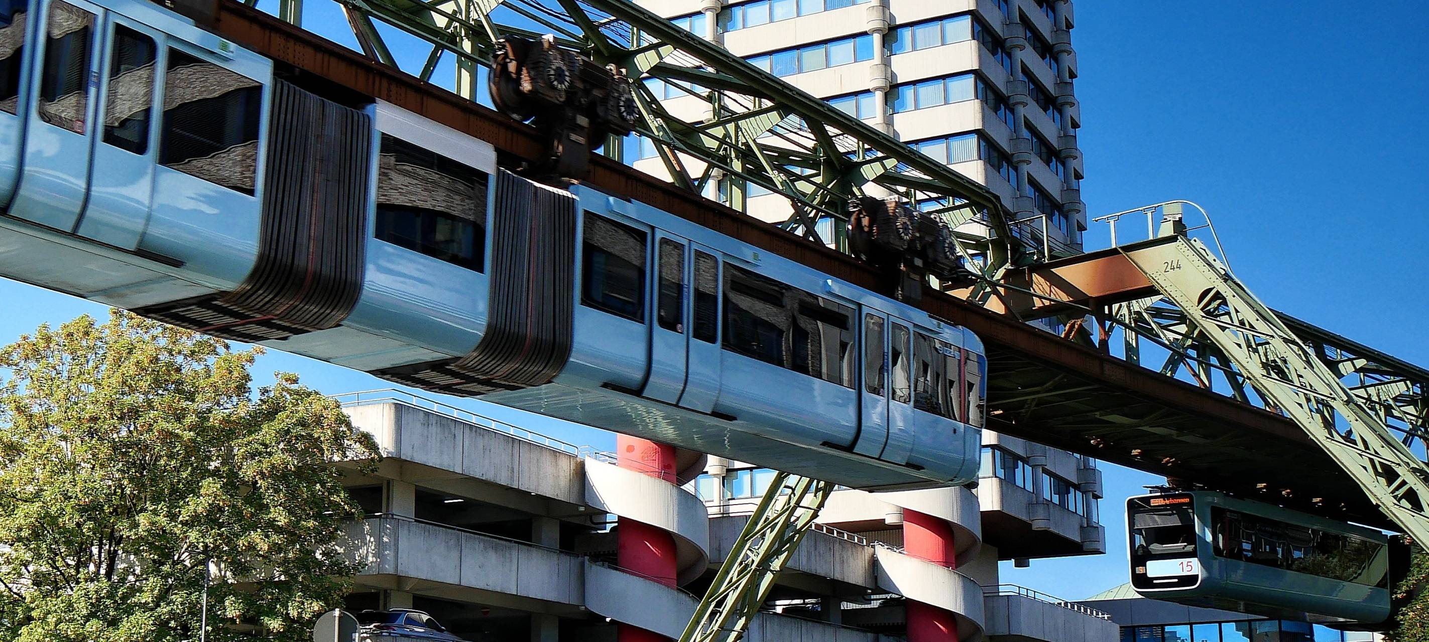 Schwebebahn fährt wieder