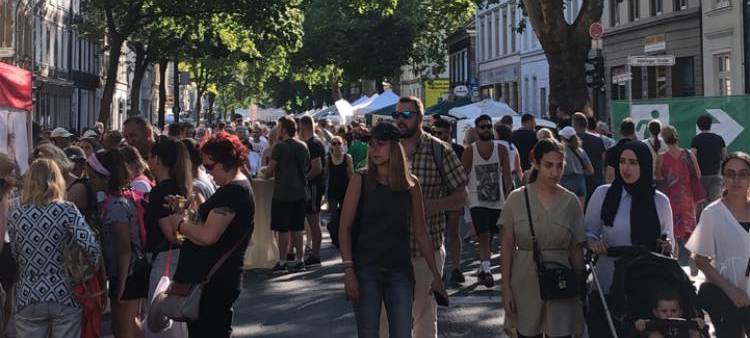 Langer Tisch Ende Juni