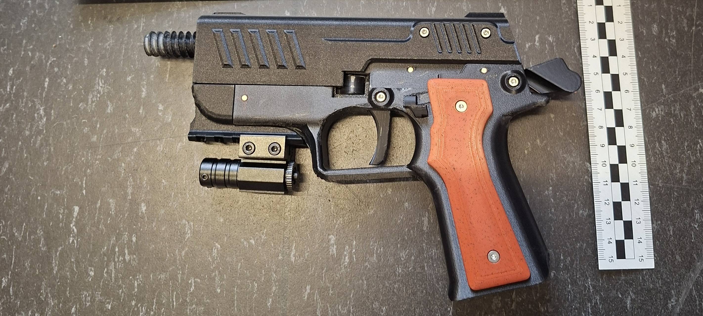 Wuppertaler druckt viele scharfe Schusswaffen