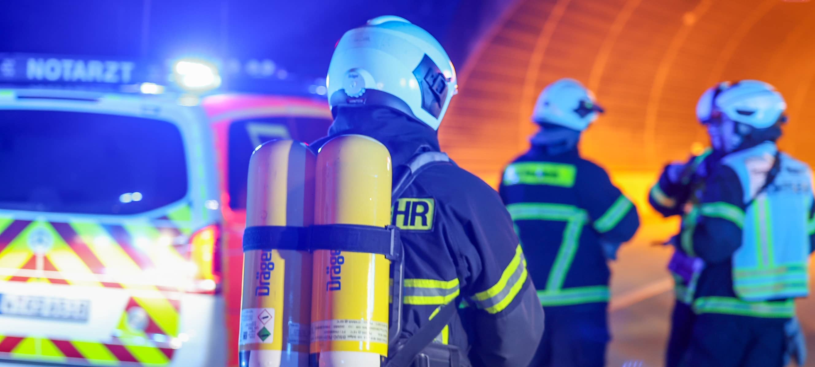 zu sehen ist eine Feuerwehrübung im Tunnel