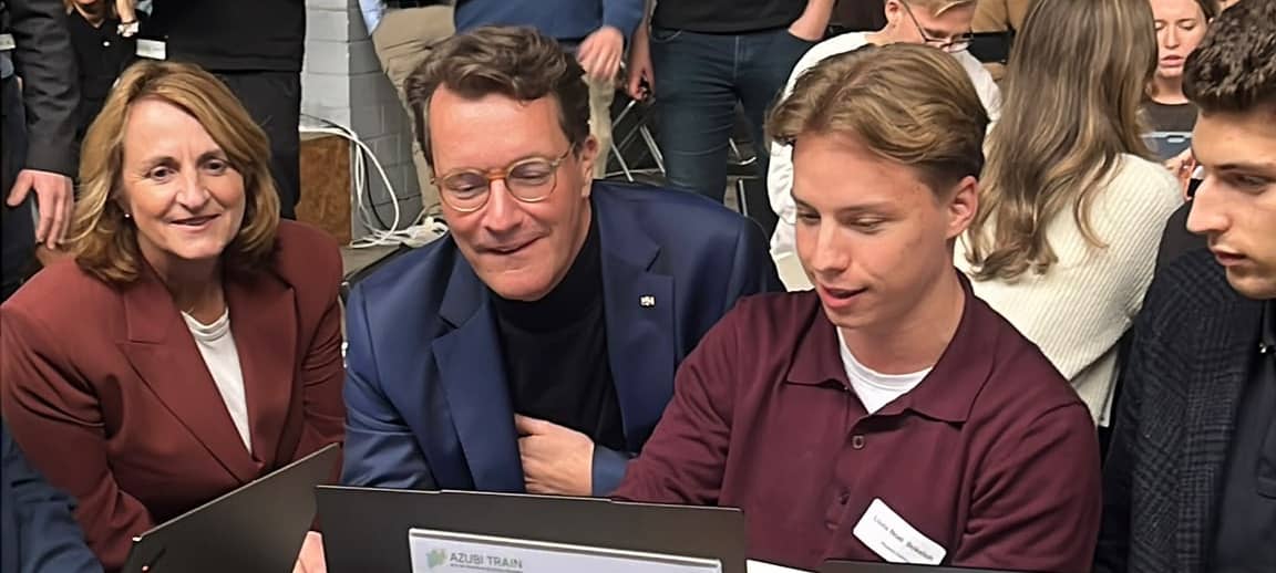Wüst und Laumann besuchen "Hackathon" in der Alten Glaserei
