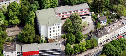 Unbekannte verwüsten Lehrerzimmer