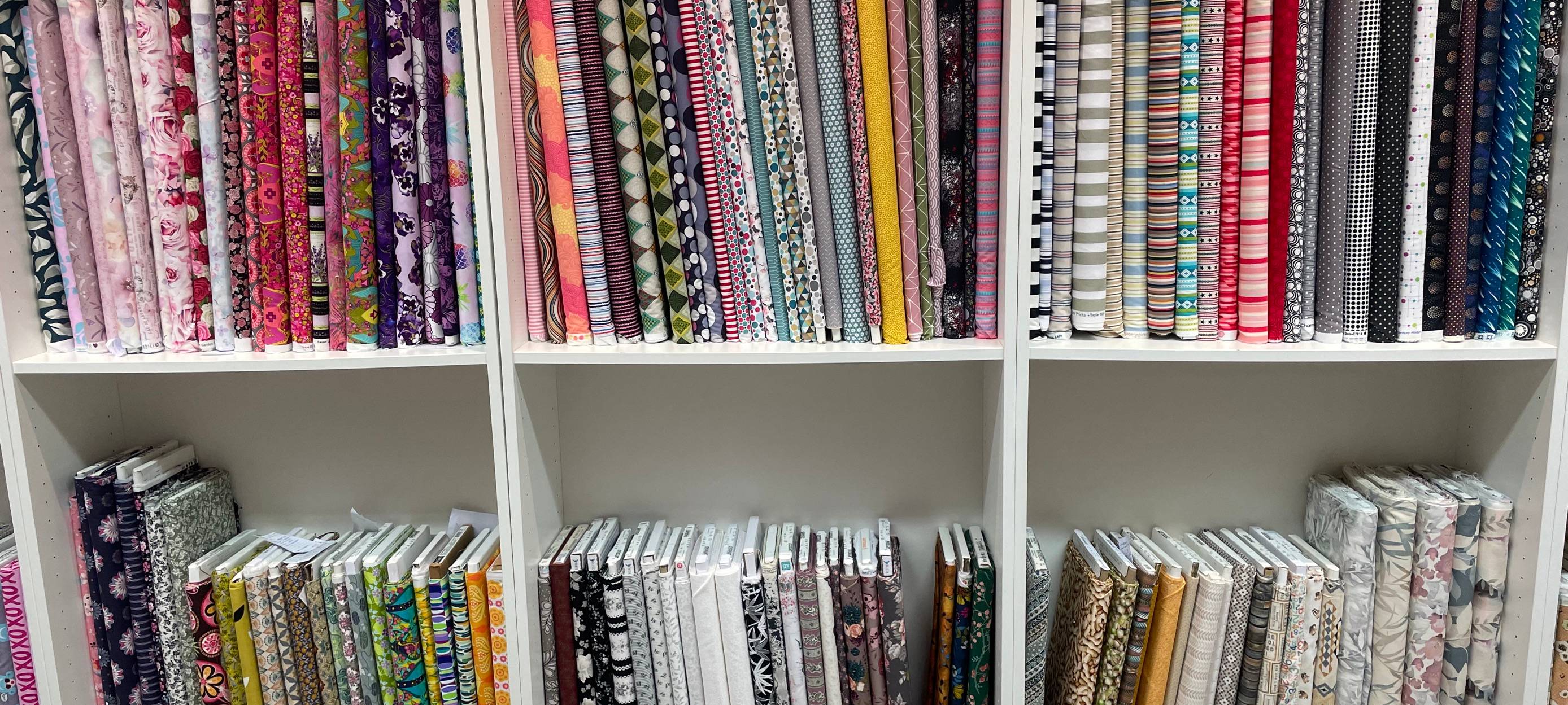 Wir hören hinters Schaufenster