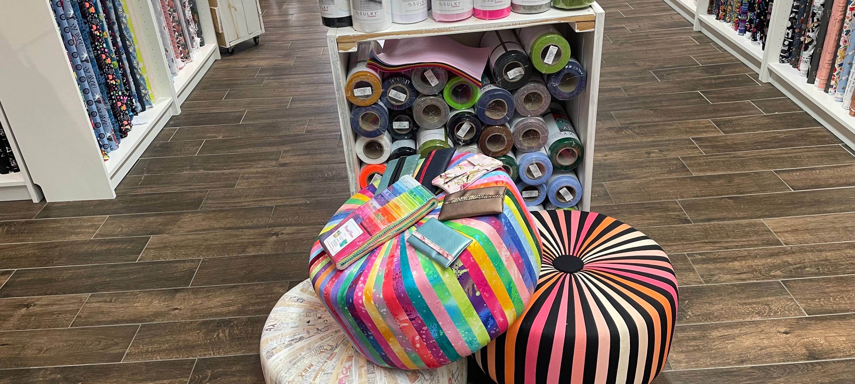 Wir hören hinters Schaufenster