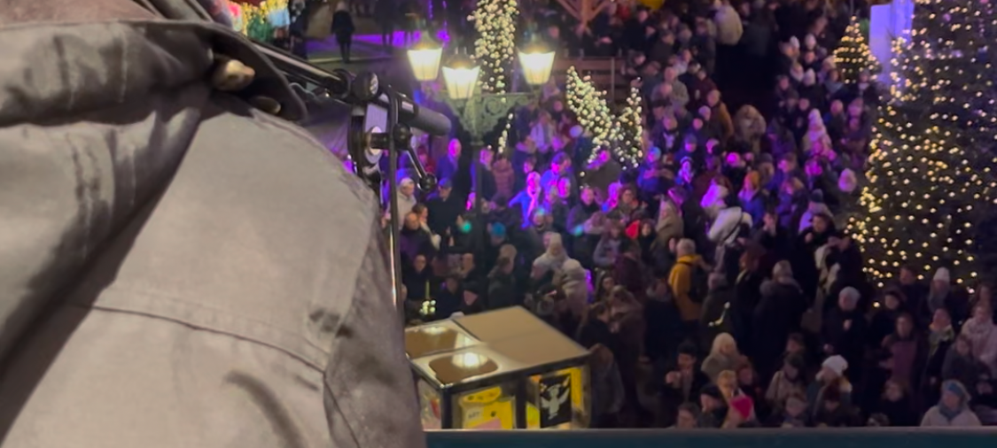 Viele Leute beim zweiten Radio-Wuppertal-Weihnachtssingen