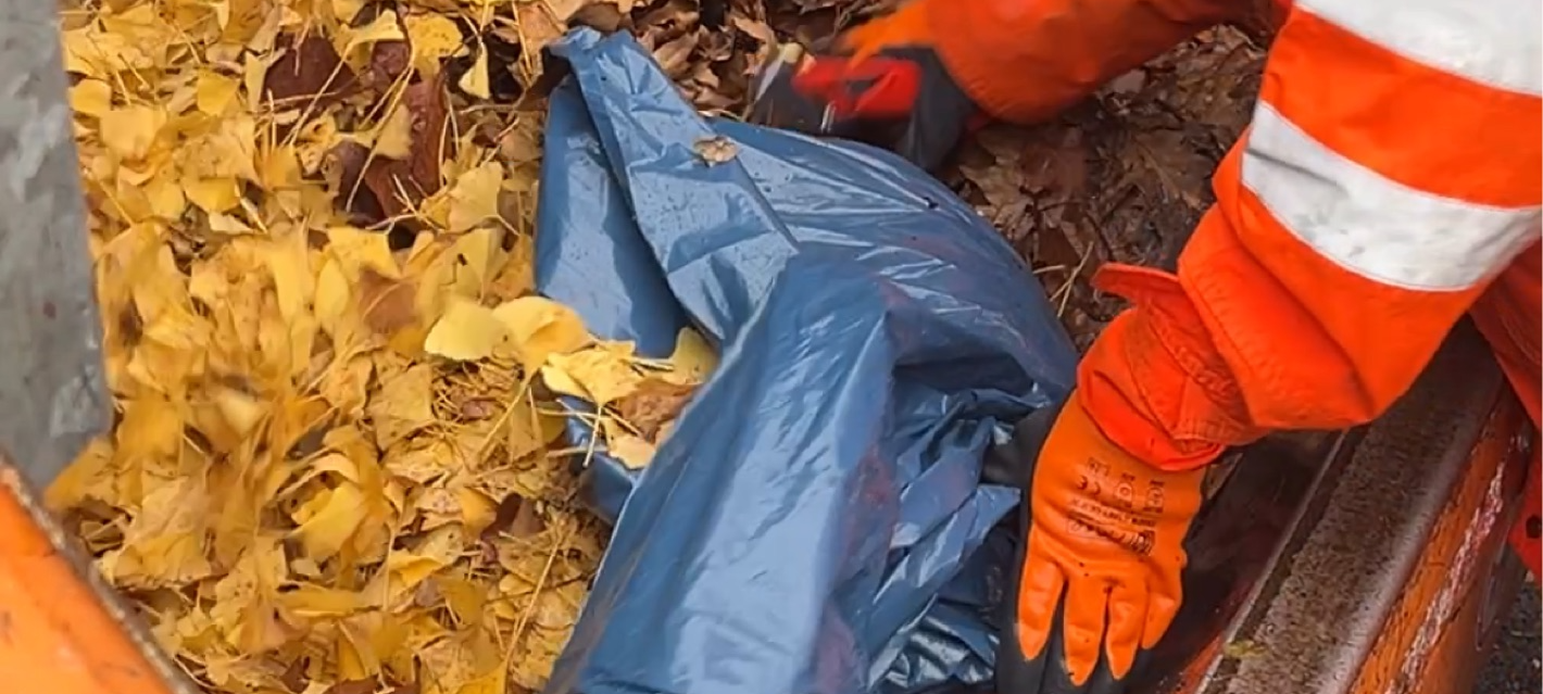 zu sehen ist Sperrmüllwagen